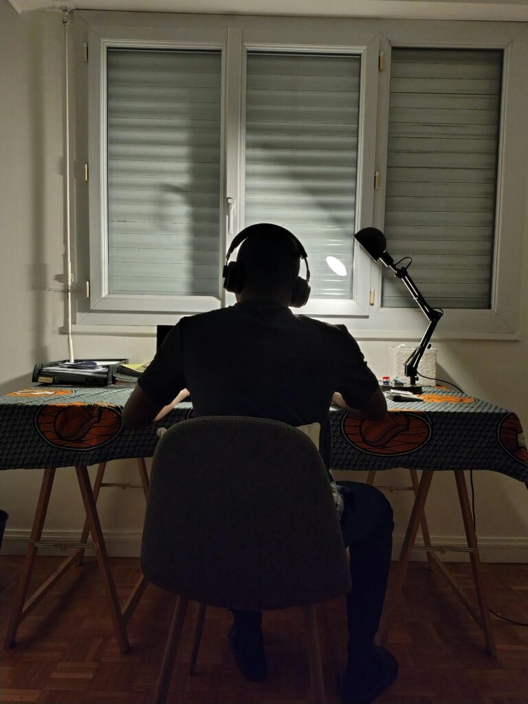 Freelance ou Entrepreneur : Quel Choix Faire ? un freelance
